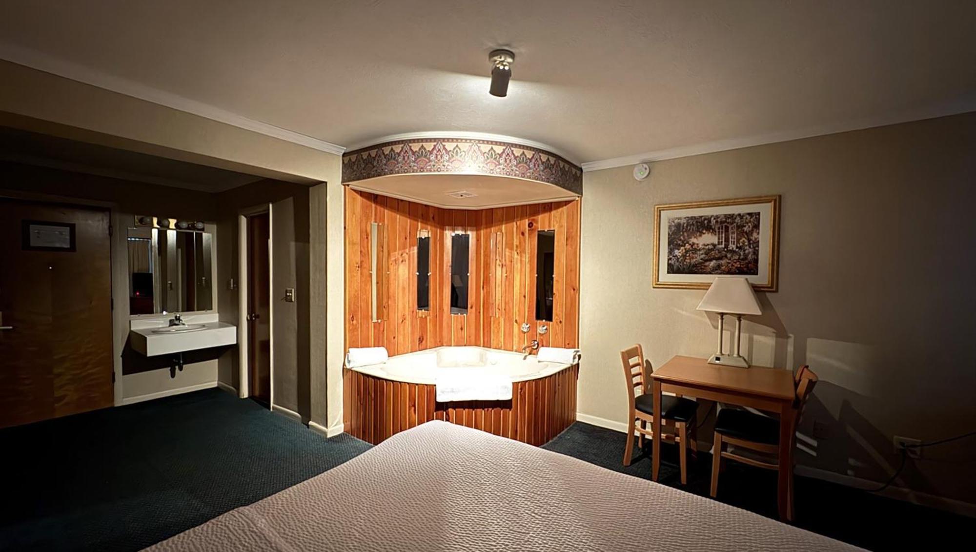 Magnuson Grand Pioneer Inn And Suites Есканаба Екстер'єр фото