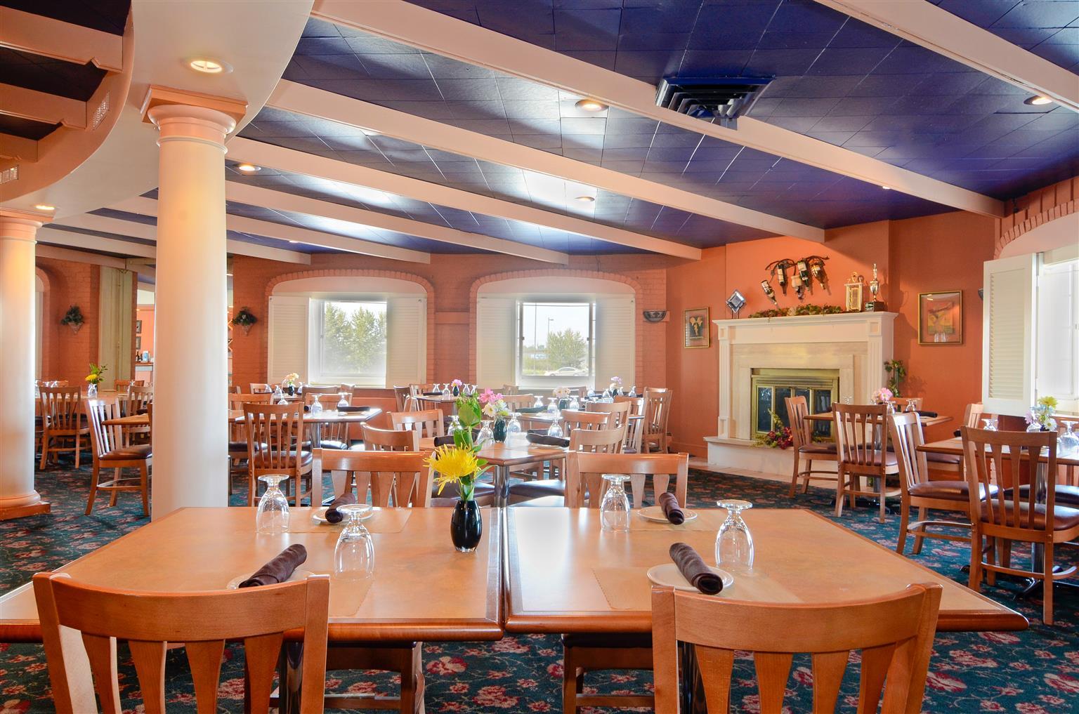 Magnuson Grand Pioneer Inn And Suites Есканаба Ресторан фото